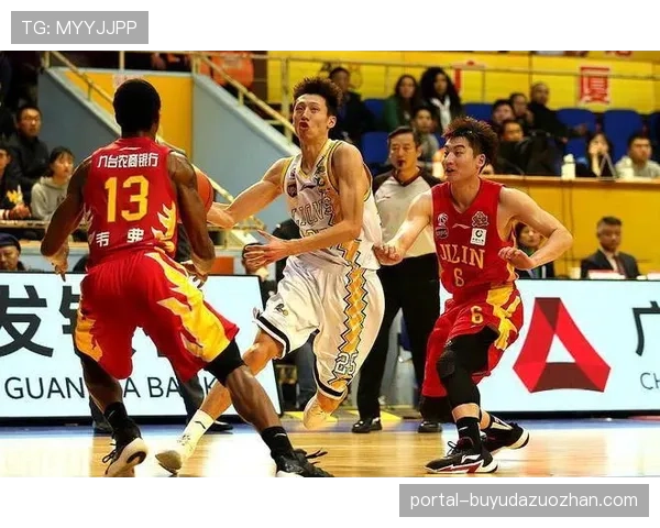 评论：季后赛球队风格多元化，传统巨人篮球与外线小球打法并存